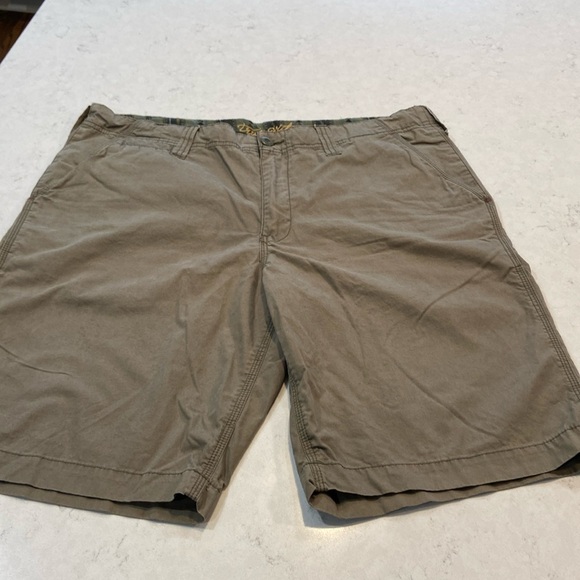 True Grit Mens Army Green Flat Front Shorts Size 38 - Picture 1 of 10